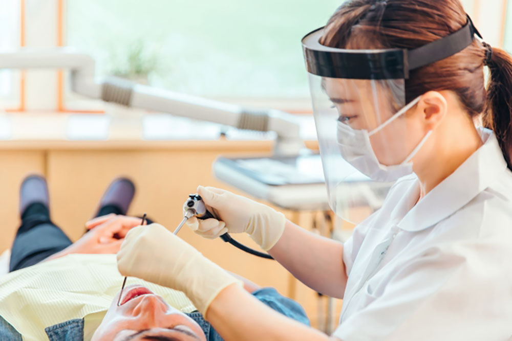 歯科治療中にお口にたまる水が苦しい方へ